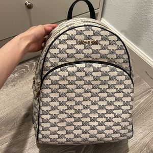 Brand New Michael Kors Signature Abbey Backpack Large Gold Zippers